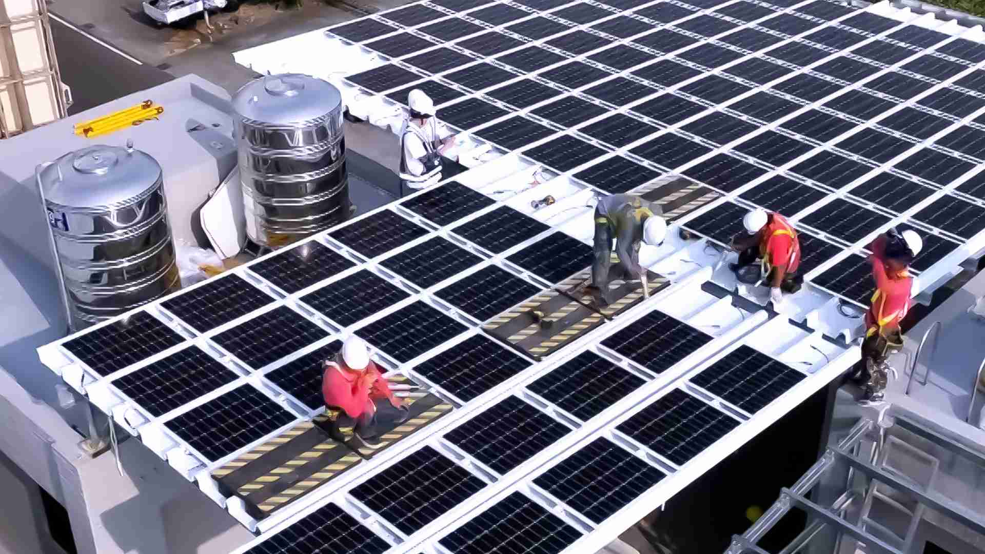 口袋牛店着力于替代能源之技术研发，，，如光电浪板的相关制程、、、设备与产品，，，其中所开发之光电整合型浪板，，，减少传统金属支架安装，，，，更提升耐候度，，，可广泛运用于多元场域，，并辅助建筑达到净零碳排目标