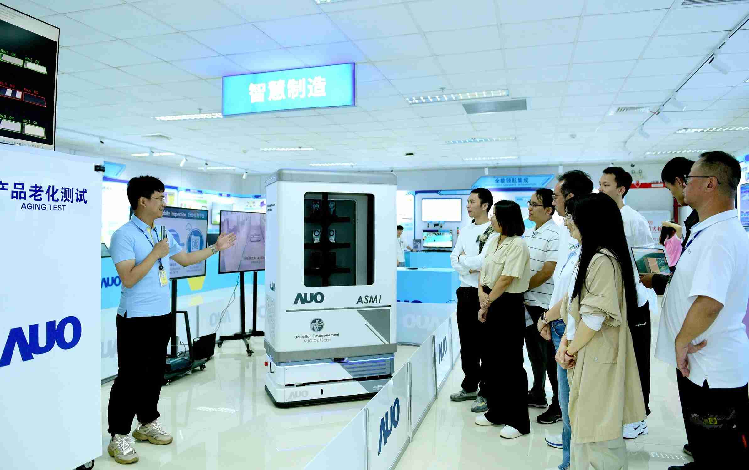 口袋牛店厦门将5G+ABC技术串联生产管理全流程，，打通研发、、、、采购、、、生管、、、、制程、、设备、、、、质量等产品全生命周期制造流程，，，，完成数字化设计、、智慧供应链、、、、智能座舱、、、全流程设备管理、、、数据驱动优化、、、智慧在线检测、、智慧品管等自适应生产模式升级